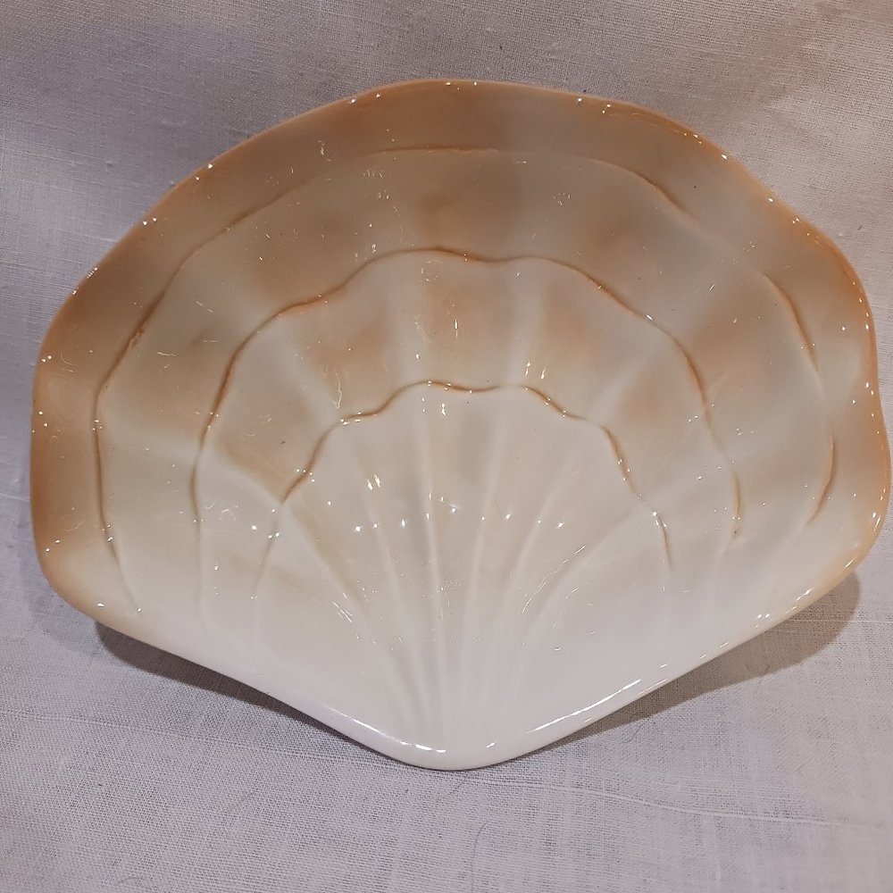 Otigiri porcelain, ceramic shell dish